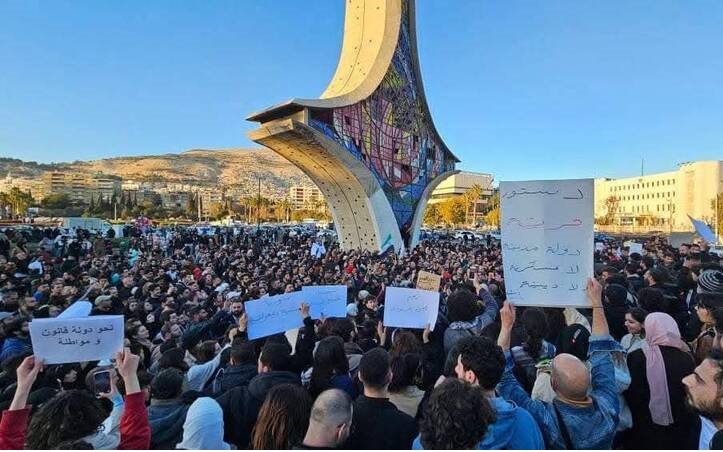 أيها المجاهد! تغيير نفسك والمجتمع بين يديك أولاً قبل كل شيء