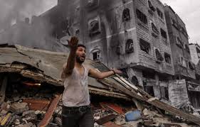 الإبادة في غزة؛ الصهاينة يطلقون النار على الفلسطينيين الجياع الذين يرفعون الأعلام البيضاء