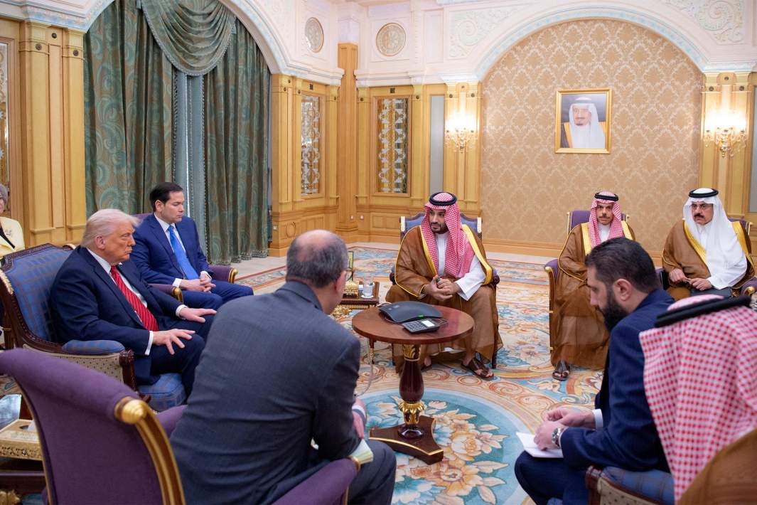يريد الجولاني إطفاء نار المقاومة ولا يريد إطفاء نار الصهاينة!