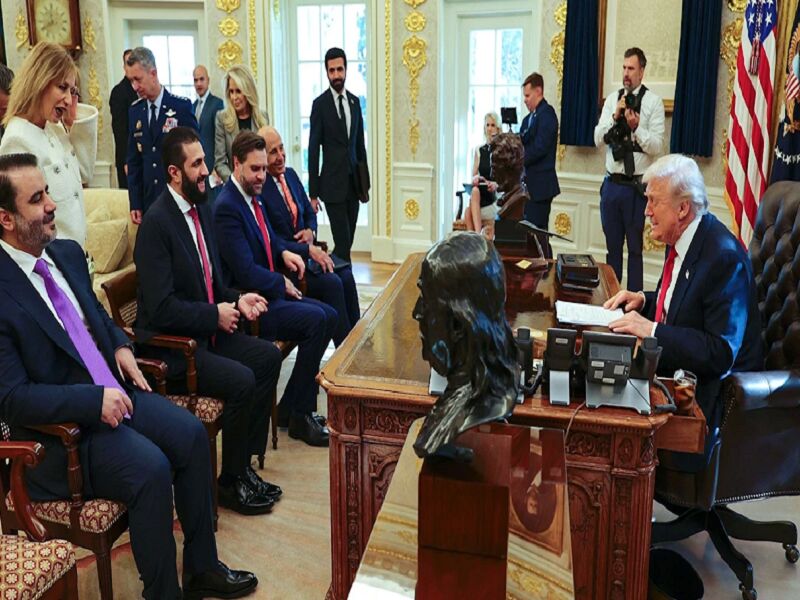 فلا نتحالف مع أمريكا ولا غيرها، بل نحارب الكفر أكثر مما نحارب الغلو، هذا بالقتال وهذا بالجدال