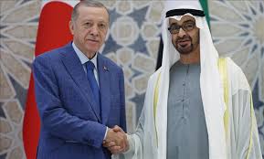 الإمارات العربية المتحدة المجرمة العلمانية  تتحول إلى أداة يتلاعب الكفار المحاربون الأجانب بها في الدول الإسلامية