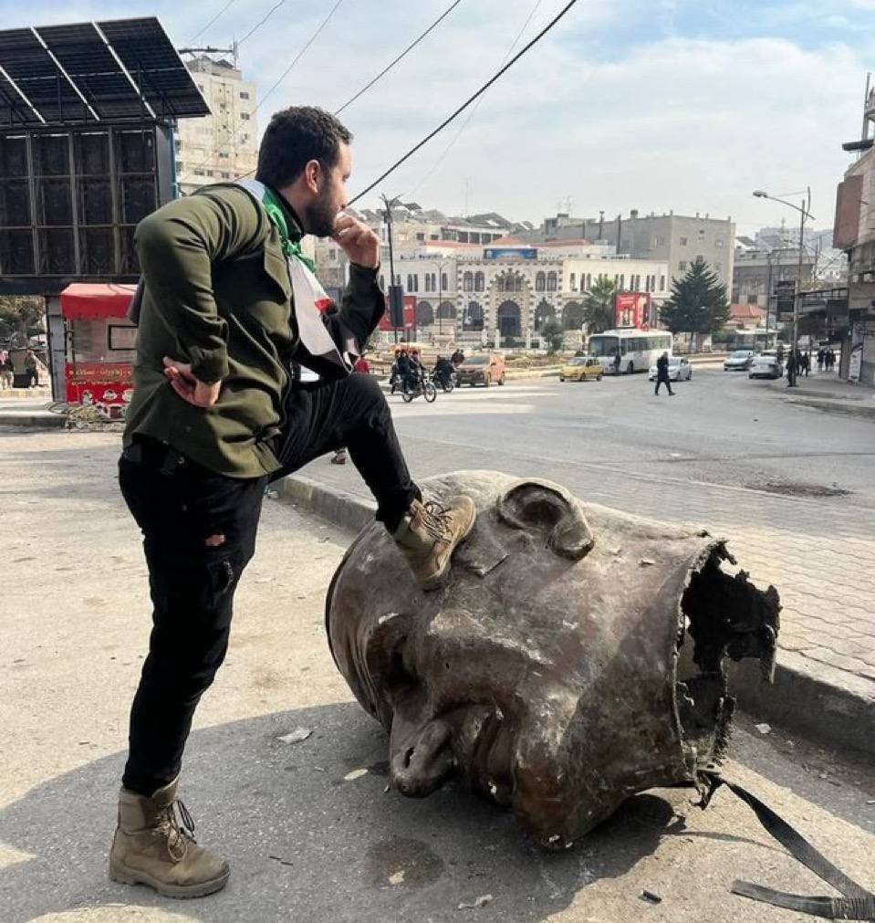 العلمانية بشار والجولاني لا تختلف وكلاهما ردة وكفر