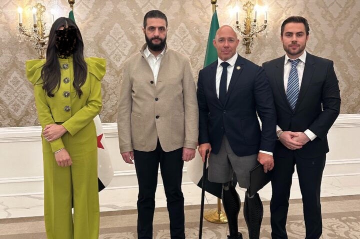 أحمد الشرع يلتقي بعضو من العصابة القاتلة الصهيونية دعا إلى الإبادة الجماعية في غزة