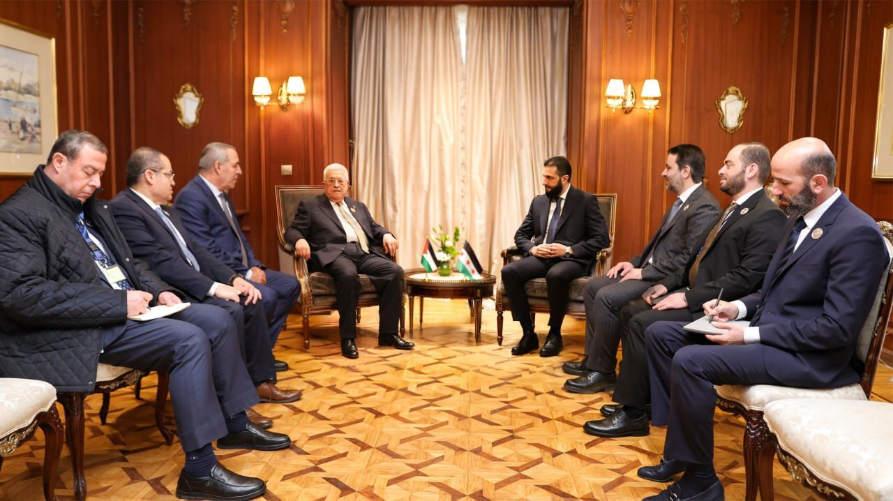 يبرز محمود عباس الجديد يبرز في سوريا والسوريون يعيدون درس المقاومة الفلسطينية