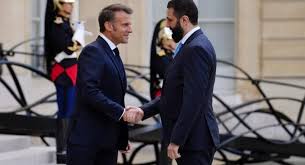 فرنسا: يجب أن نستعد للحرب مع روسيا ونتكبد الخسائر (2)