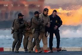 هل تعلم أن الحكومة فی فنزويلا والجیش باعا الرئيس الفنزويلي وأن ترامب تظاهر بأنه بطل زائف؟